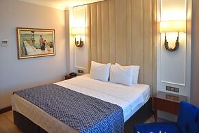 Golden Lake Hotel