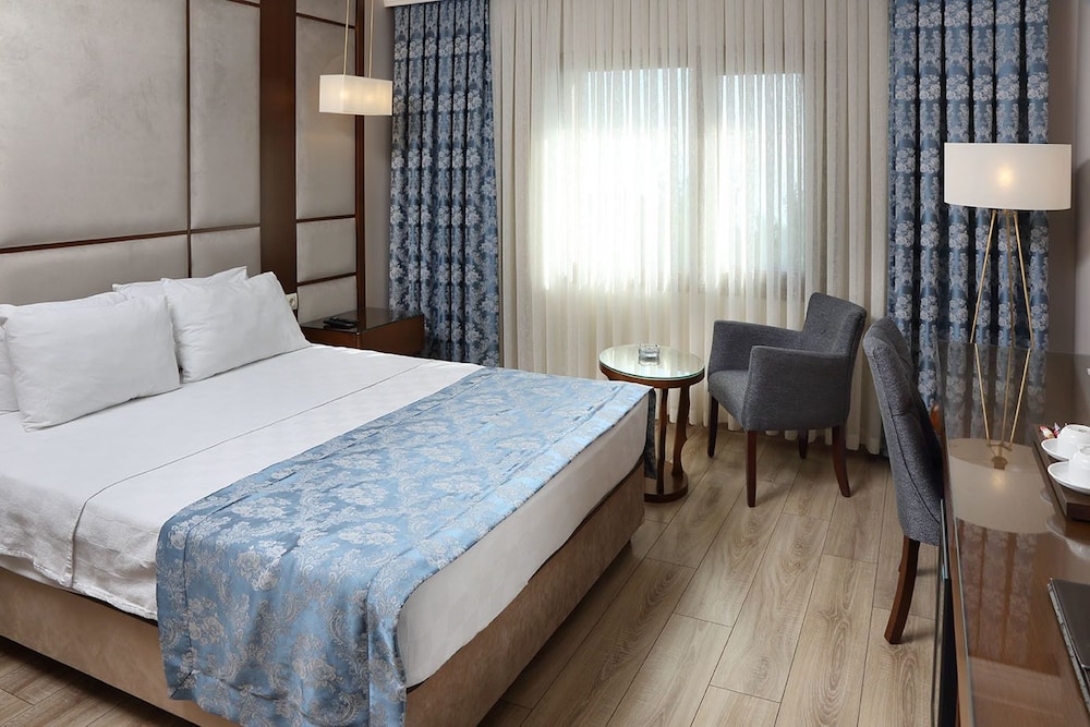 Golden Lake Hotel
