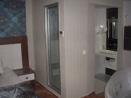 Edis Premier Hotel