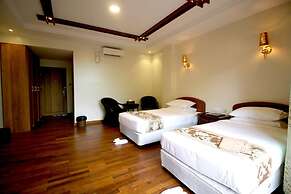 Famous Hotel Bagan