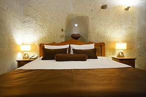 Harman Cave Hotel
