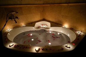 Harman Cave Hotel