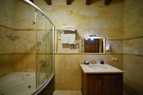 Harman Cave Hotel