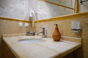 Harman Cave Hotel
