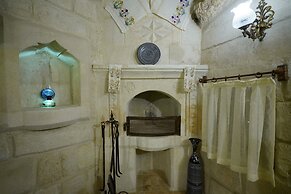 Harman Cave Hotel