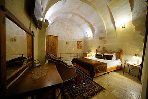 Harman Cave Hotel