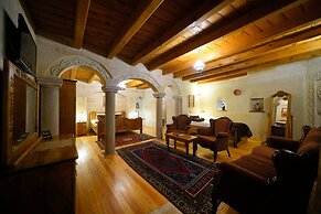 Harman Cave Hotel