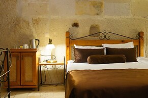 Harman Cave Hotel