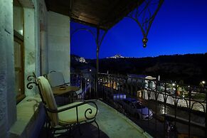 Harman Cave Hotel