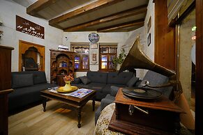 Harman Cave Hotel