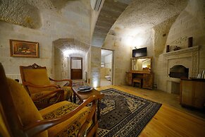 Harman Cave Hotel