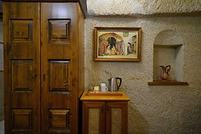 Harman Cave Hotel
