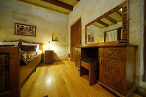 Harman Cave Hotel