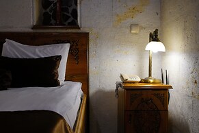 Harman Cave Hotel
