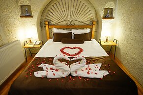 Harman Cave Hotel