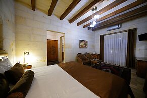 Harman Cave Hotel