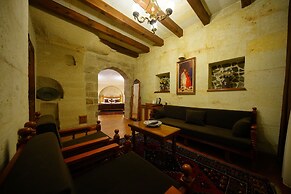 Harman Cave Hotel