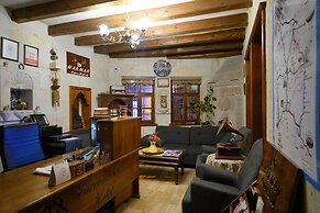 Harman Cave Hotel