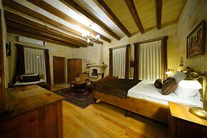 Harman Cave Hotel