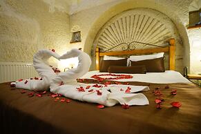 Harman Cave Hotel