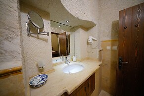 Harman Cave Hotel