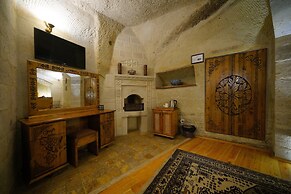 Harman Cave Hotel