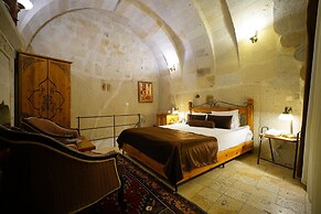 Harman Cave Hotel