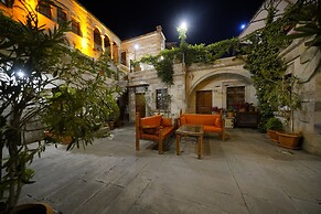 Harman Cave Hotel