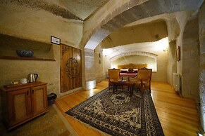 Harman Cave Hotel