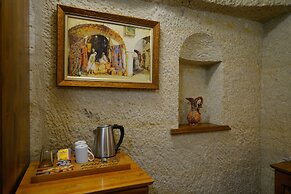 Harman Cave Hotel