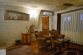 Harman Cave Hotel