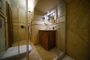 Harman Cave Hotel