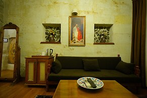 Harman Cave Hotel