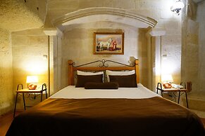 Harman Cave Hotel