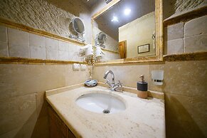Harman Cave Hotel