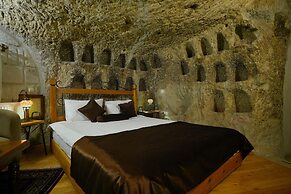 Harman Cave Hotel