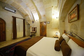 Harman Cave Hotel