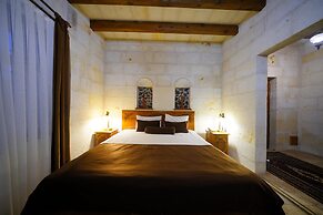 Harman Cave Hotel