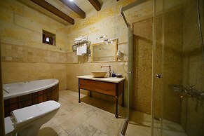 Harman Cave Hotel