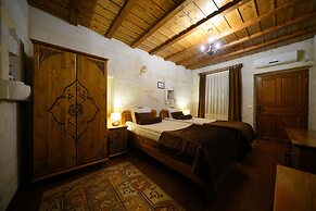 Harman Cave Hotel