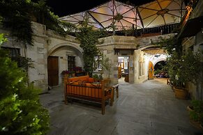 Harman Cave Hotel