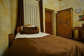 Harman Cave Hotel