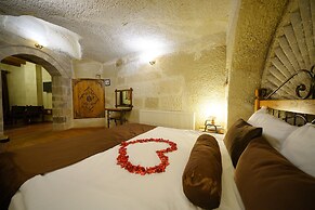 Harman Cave Hotel