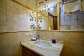 Harman Cave Hotel