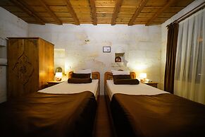 Harman Cave Hotel
