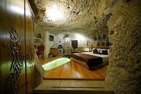 Harman Cave Hotel