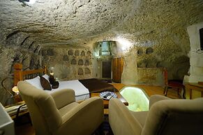 Harman Cave Hotel