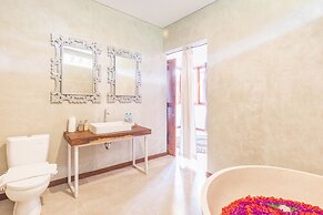 Kakul Villas & Suites