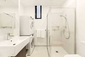 Whitehorse Apartment Hotel