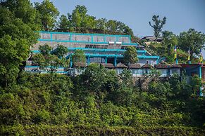 Hotel Seven Lake Paradise